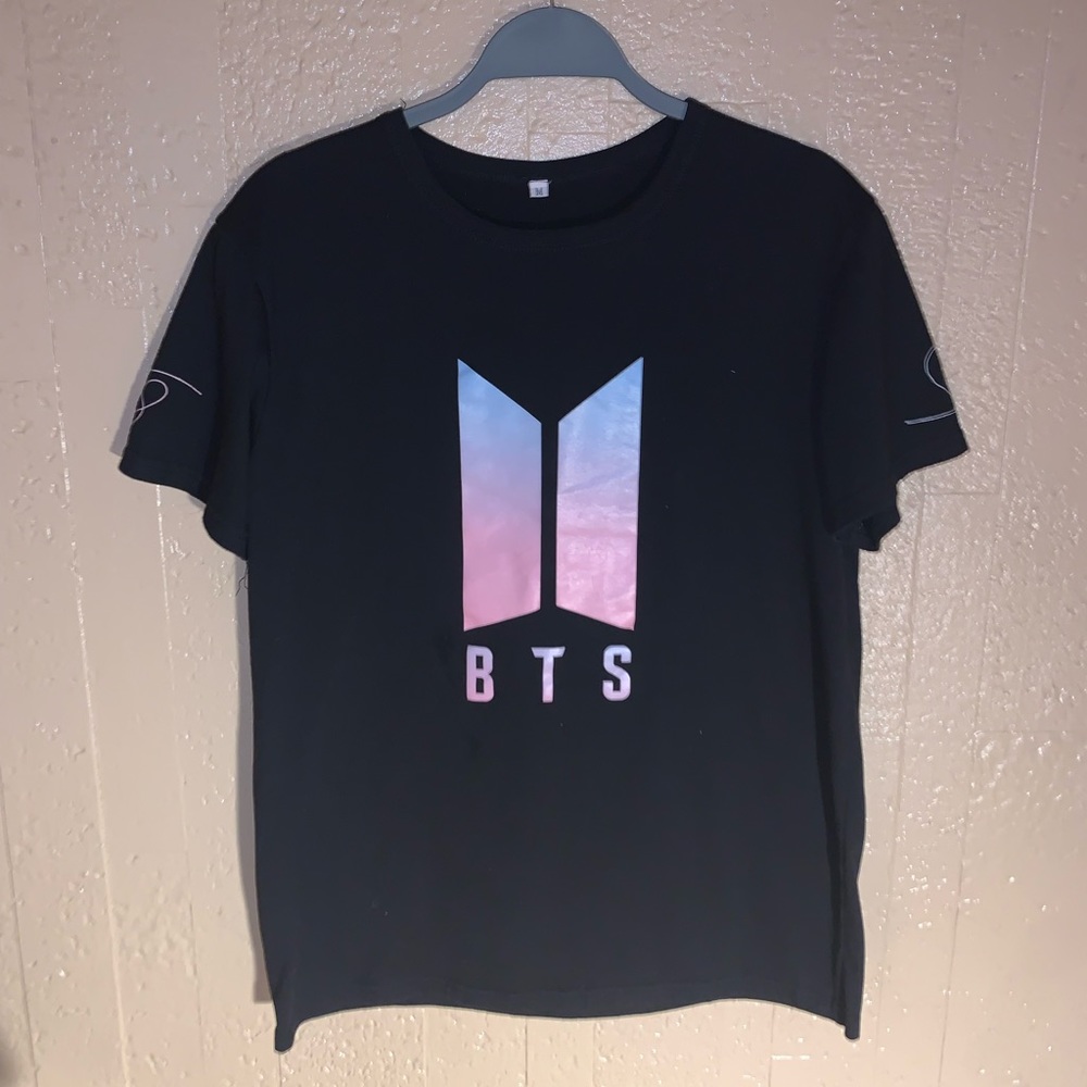 BTS love yourself short sleeve tshirt (medium)